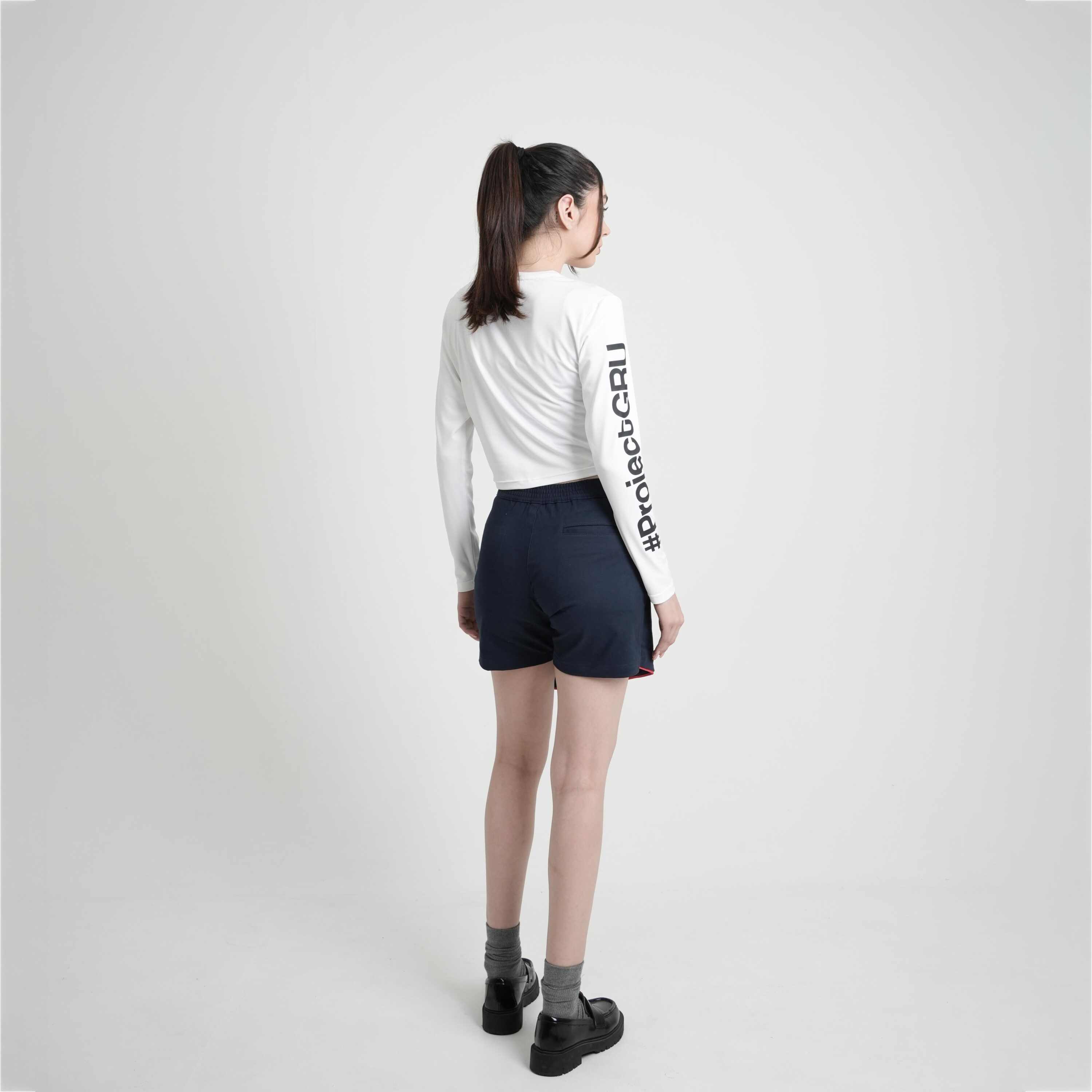 DSC06129 Move Crop Performance Tee